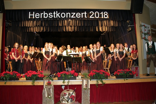 2018 12 04 Die Trachtenblaskapelle Ramsau gemeinsam mit der Jugendkapelle
