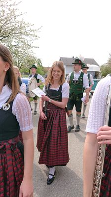 2022-04-30 Aufstellung Maibaum Mittergars