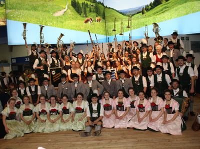 13 Musikantengruß nach Auftritt Grüne Woche Bayernhalle.JPG